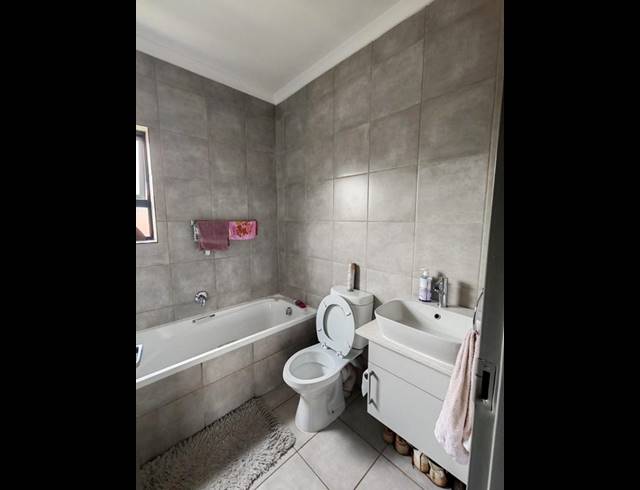 2 BEDROOM APARTMENT FOR SALE IN WITPOORTJIE